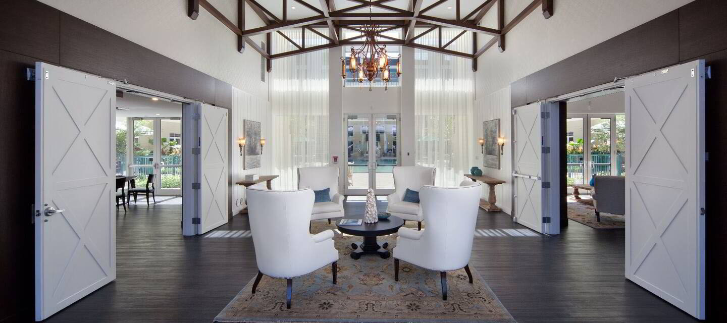 manorplantation-related-salini-millwork-greatroomn-woodportals-woodceilingbeams-1